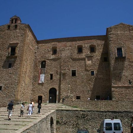 Donjon Suite Centro Storico カステルブオーノ エクステリア 写真